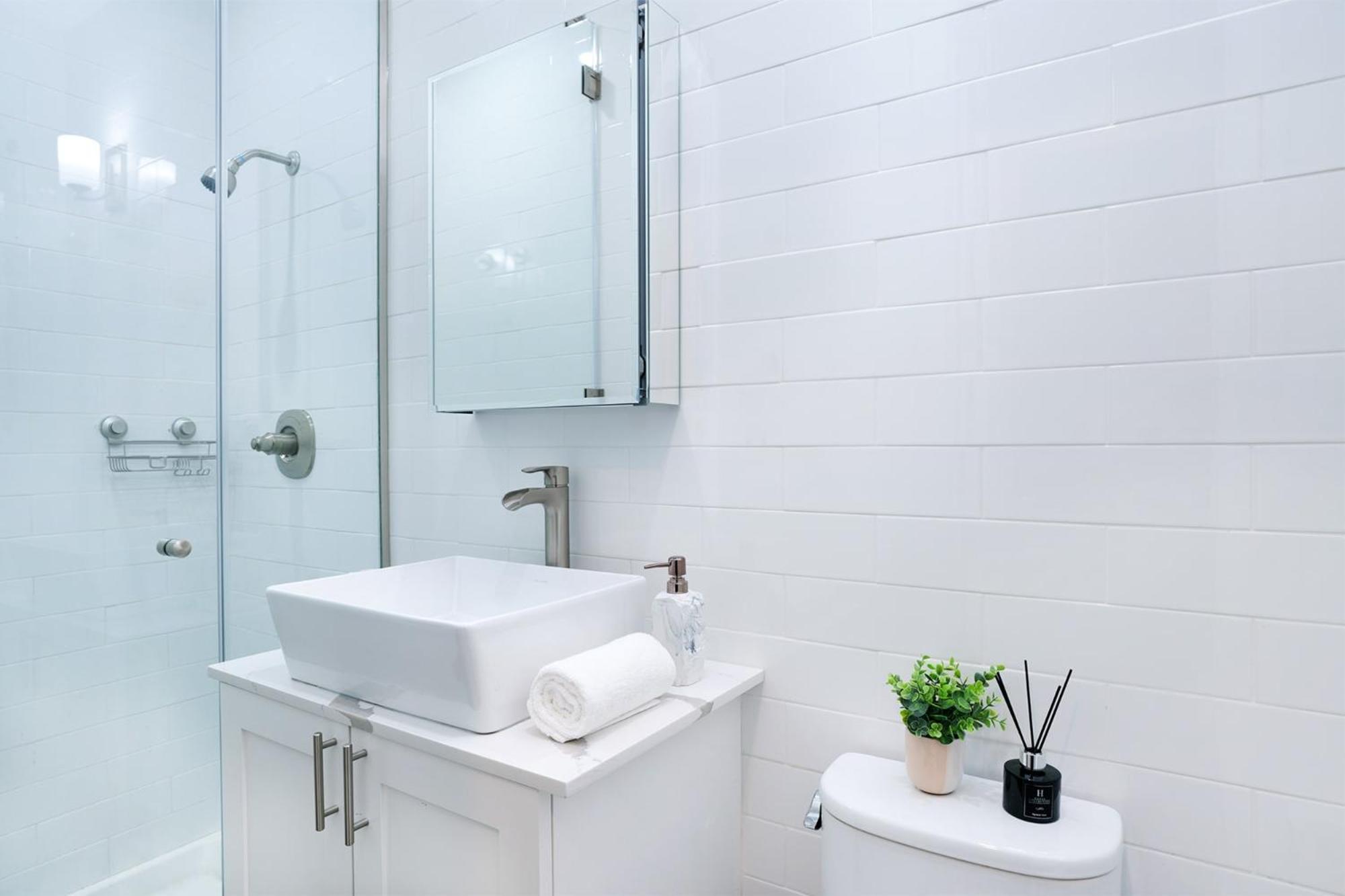 1290-3 New Renovated 2 Bedrooms In Ues